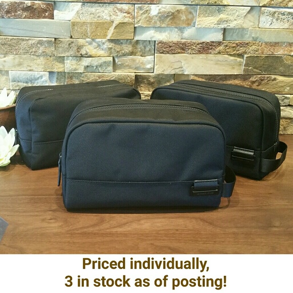 *SALE - LAST ONE!* NEW Michael Kors Toiletry Bag - Picture 2 of 6